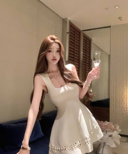 수영장 자오 짜오 한자 오 천 골드 순수한 흰색 작은 흰색 꽃 니트 허리 수축 드레스 품격 미니 스커트 여성