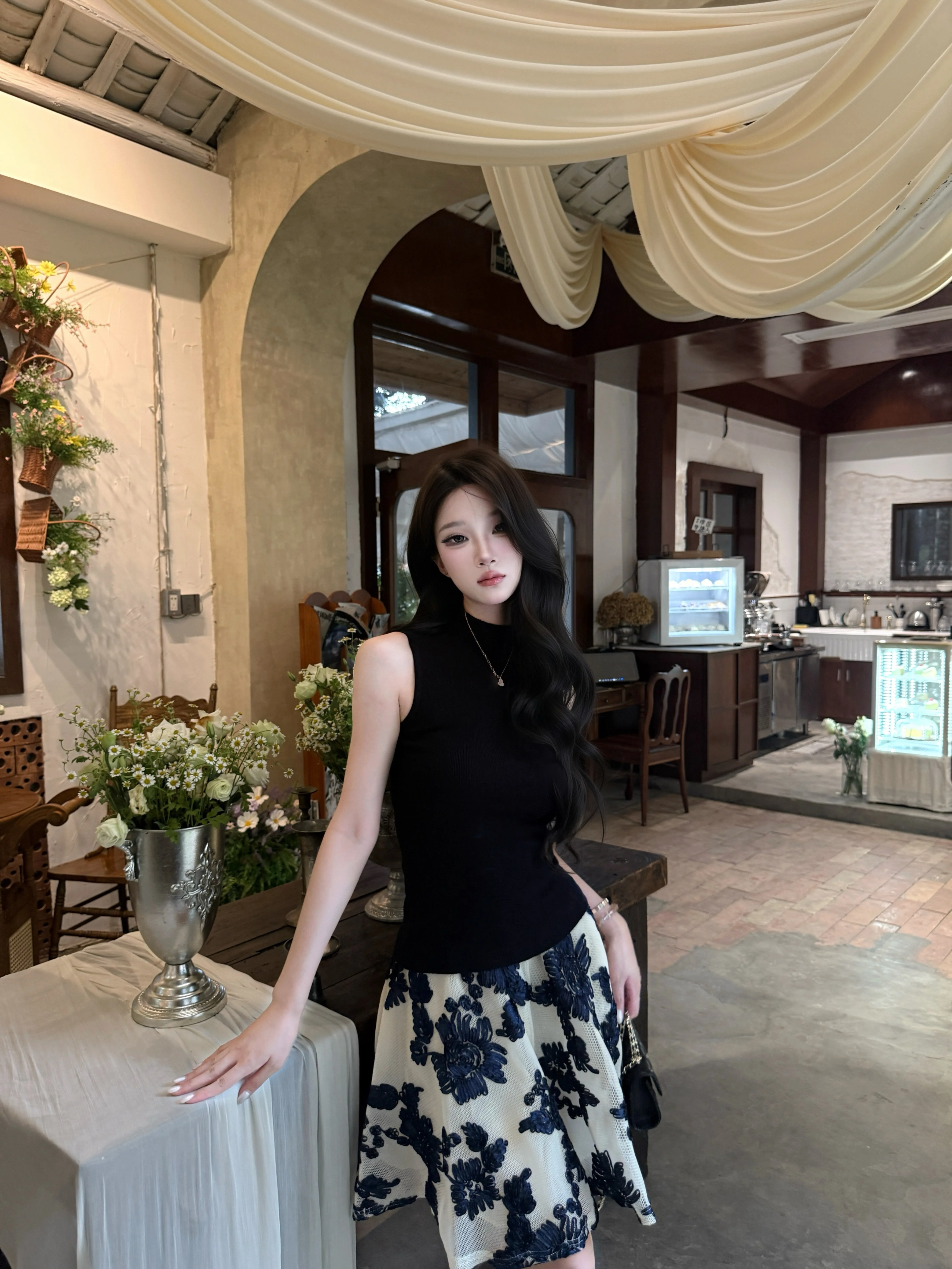 awmumu 프랑스식 명문 여성 바람 파란색 자수 꽃 반신 스커트 여성 몸매 가꾸기 슬림해 보이는 하이웨이스트 퍼프 스커트 짧은 치마