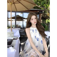 批发水墨青花/温柔风蕾丝<b class='q'>拼接</b>蓝色碎花刺绣无袖A摆<b class='q'>连衣裙</b>