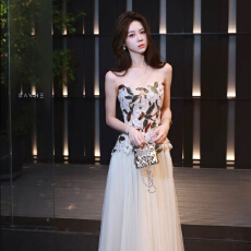 批发木子李的李晚光映花轻奢氛围感拼接刺绣收腰上衣网纱半身裙套装