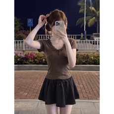 批发花边V领修身<b class='q'>短</b>袖正肩韩系T恤半身裙裤两件套装