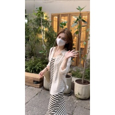批发韩系无袖背心条纹<b class='q'>连衣裙</b>女2023夏季新款休闲减龄洋气小众长款裙子