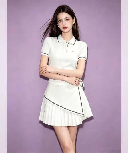 여름 새로운 빛 요리 한 코치 착용 가져 가라. 화이트 캐주얼 반팔 티셔츠 플리츠 미니 스커트 세트