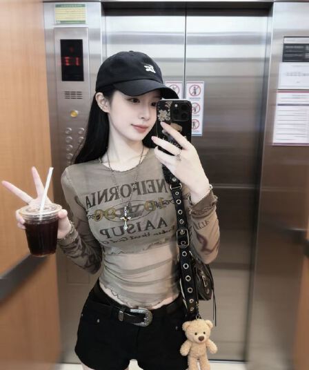 아메리칸 달콤한 핫걸 긴팔 티셔츠 여성 디자인 센스 유럽 상품 몸매 가꾸기 슬림해 보이는 인사이드 가져 가라. 기본 셔츠 망사 세트