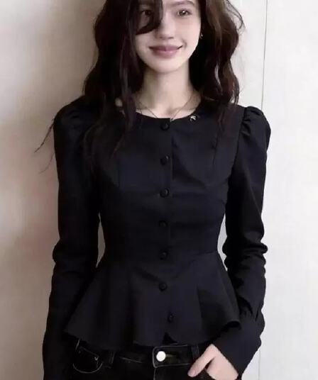 빛 럭셔리 바람 검정색 거품 소매 단추 허리 수축 여성 셔츠 2026 봄 새로운 몸매 가꾸기 다용도 작은 대중 라운드 넥 맨위