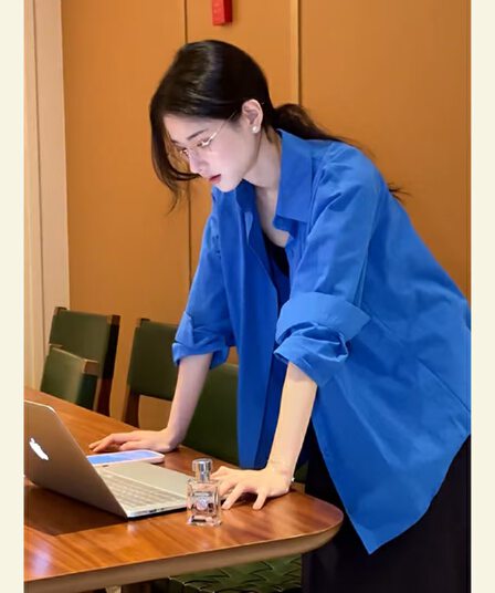 디자인 센스 작은 대중 파란색 셔츠 가을 2026 새로운 한 부서 착용 가져 가라. 고유 한 슈퍼 잘 생긴 프랑스식 품격 맨위