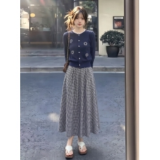 批发韩系藏蓝色圆领提花排扣针织衫<b class='q'>女</b>秋季穿搭绝美小个子外穿修身上衣