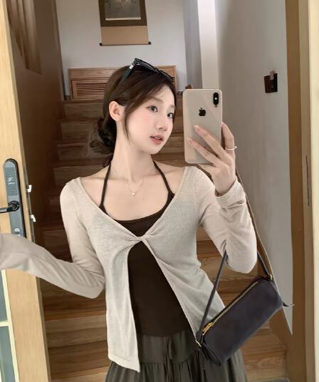 한 부서 느긋한 자외선 차단 투피스 세트 긴팔 티셔츠 여성 여름 몸매 가꾸기 슬림해 보이는 비틀림 디자인 센스 행침 목 맨위