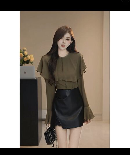 프랑스식 부드러운 프릴 디자인 센스 슬림해 보이는 품격 셔츠 쇼트 스타일 가죽 스커트 두 조각 여성 세트