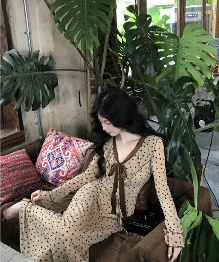 폴카 블랙 숙련 된 하트 도트 무늬 V넥 프릴 이른 가을 몸매 가꾸기 슬림해 보이는 품격 프랑스식 하이웨이스트 인어 꼬리