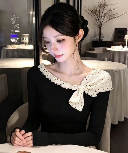 프랑스식 도트 무늬 레이스업 검정색 긴팔 티셔츠 이른 가을 여성 의류 디자인 센스 작은 대중 기본 셔츠 몸매 가꾸기 인사이드 잡아라. 의류