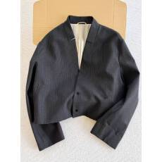 批发深灰色条纹短款<b class='q'>西服</b>女秋季新款复古时髦感无领偏襟外套