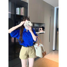 批发实拍实价 高级感复古超显白蓝色衬衫+美式复古卡其色<b class='q'>西装</b>短裤女