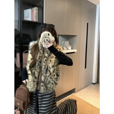 批发实拍实价 黑色针织打底双面穿渐变雪奶豹皮草马甲<b class='q'>条纹</b>裤子套装