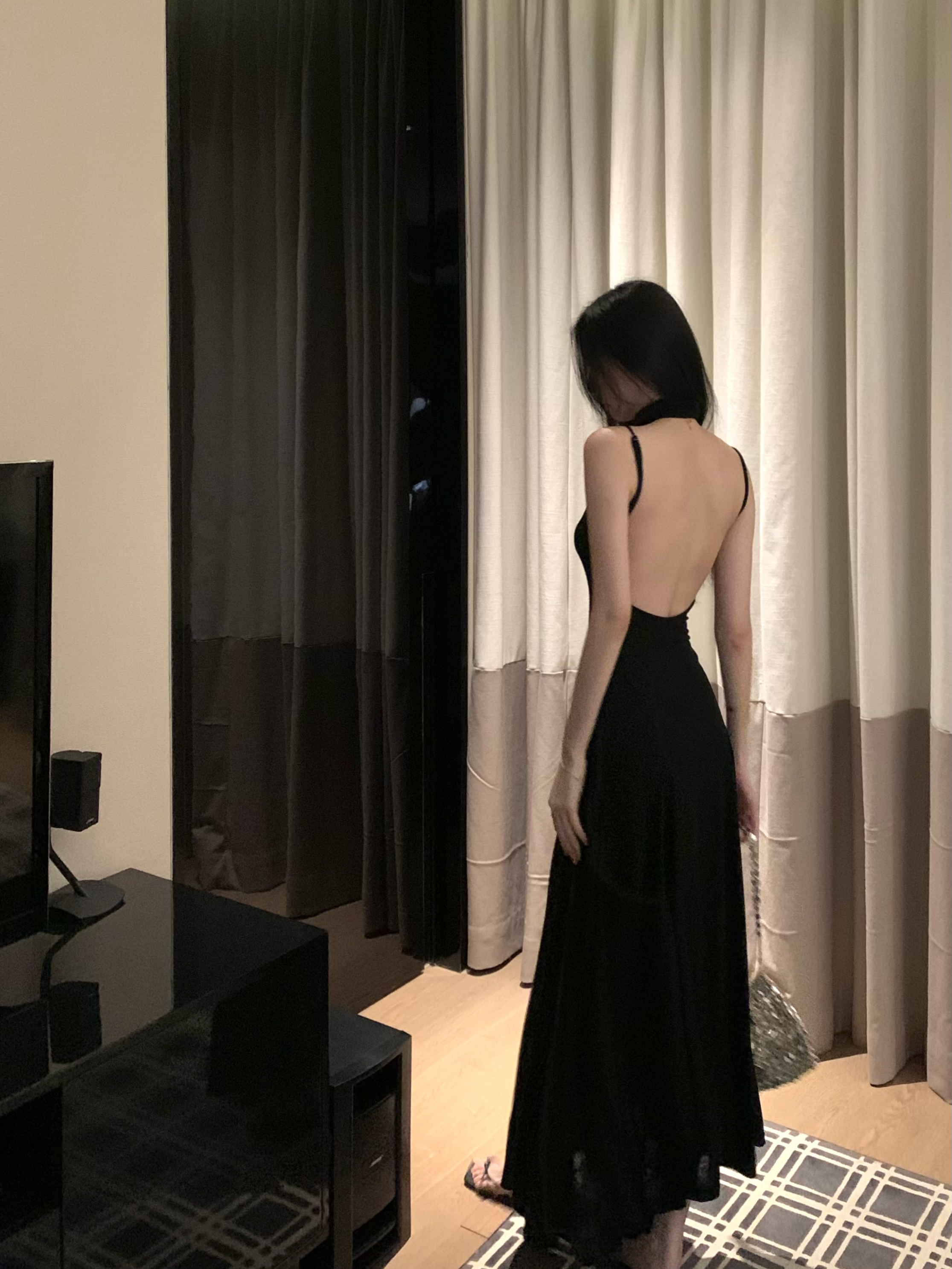 실사 정가 쉬운 꿈 링 같은 단락 몸매 가꾸기 카운터 자동차 반하이넥 슬림해 보이는 백리스 롱 스커트 빅 플레어 스커트 여성