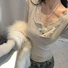 批发<b class='q'>欧美</b>ins纯欲蕾丝假两件长袖t恤女磨毛打底衫纽扣<b class='q'>上衣</b>女