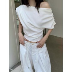 批发十三行2026夏季新款短袖T恤女一字肩露肩上衣不规则<b class='q'>时尚</b>