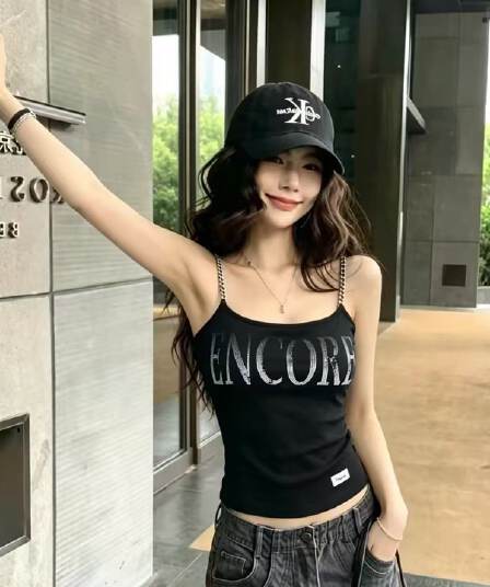 벨트 가슴 패드 알파벳 프린트 체인 캐미솔 2026 여름 드레스 새로운 한 부서 다용도 맨위