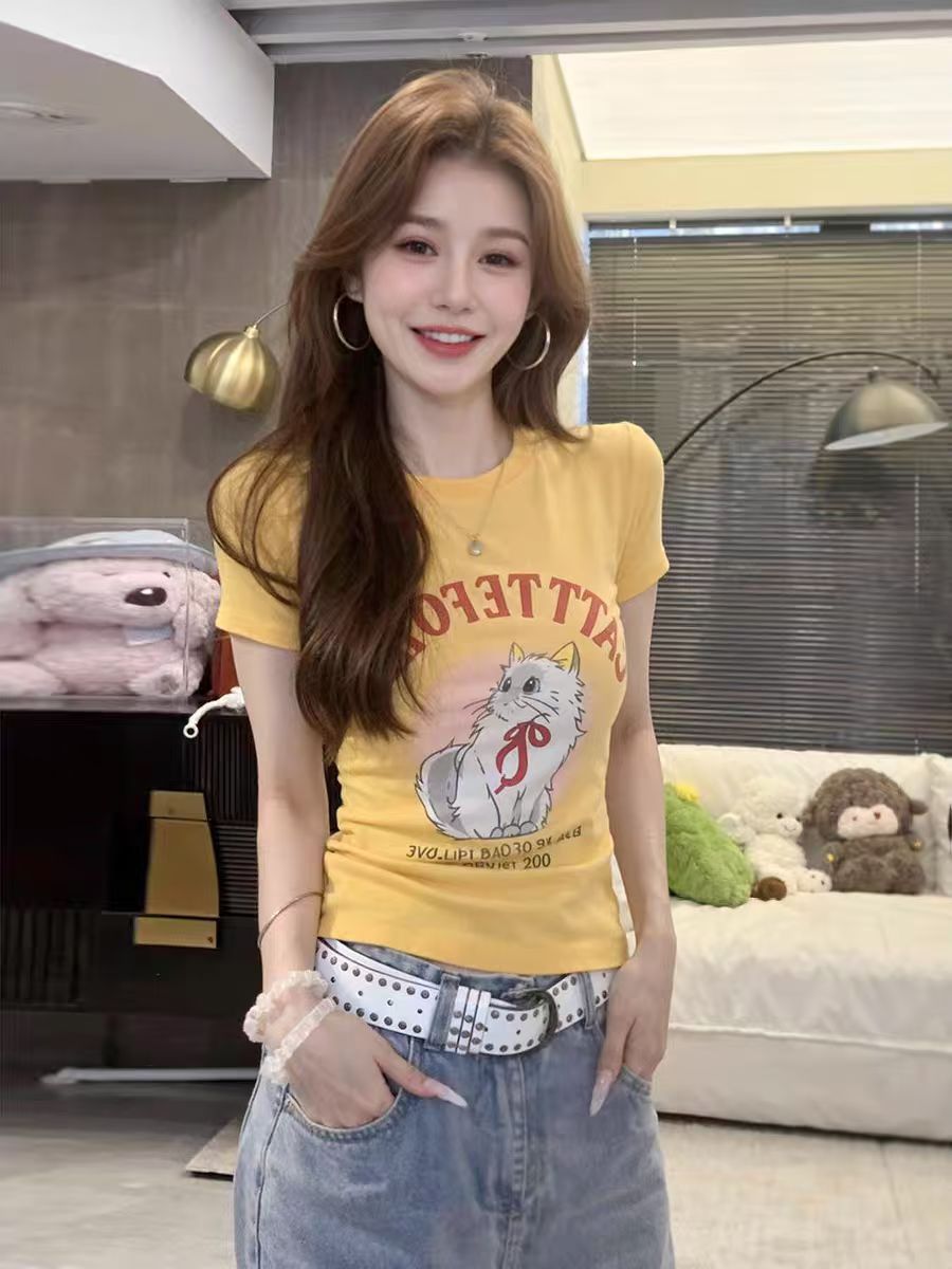 2026 여름 새로운 핫걸 연령 감소 새끼 고양이 프린트 반팔 라운드 넥 티셔츠 몸매 가꾸기 슬림해 보이는 인사이드 가져 가라. 여성 의류 맨위