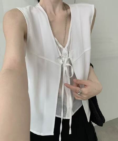 페이크 레이어드 V넥 레이스업 민소매 베스트 조끼 여성 디자인 센스 마 재료 어깨 조끼 맨위 여름