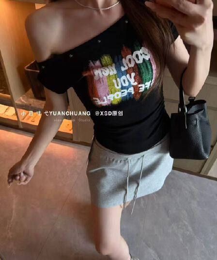 아메리칸 핫걸 레트로 비스듬한 칼라 오프숄더 징 반팔 티셔츠 여성 여름 달콤한 차가운 프린트 주름 몸매 가꾸기 짧은 맨위