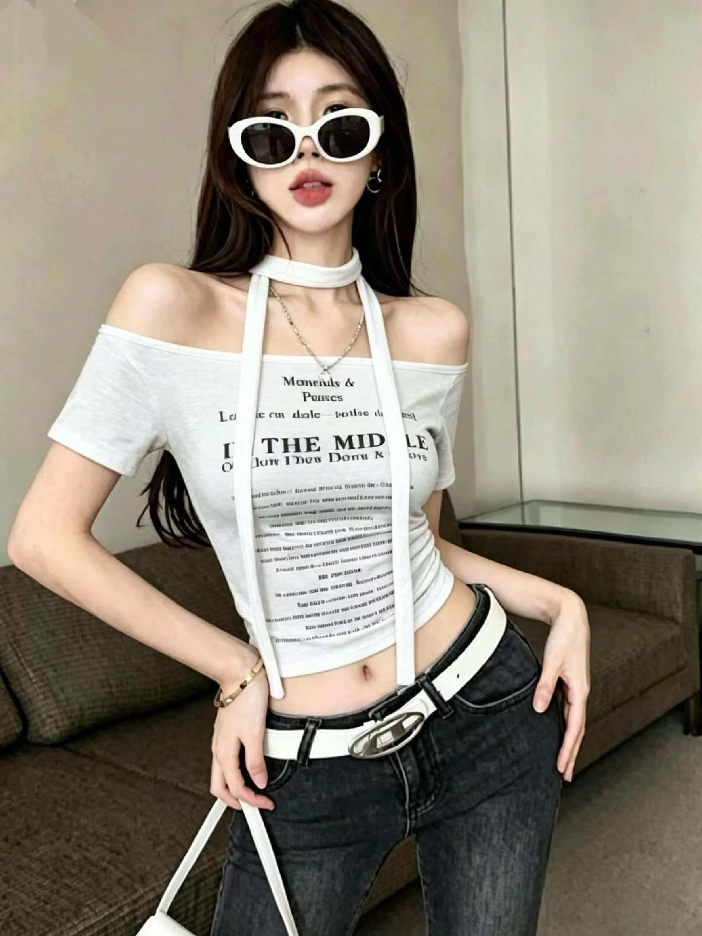 아메리칸 핫걸 센스 비스듬한 칼라 성별 오프숄더 반팔 티셔츠 여성 2026 여름 새로운 벨트 목도리 리본