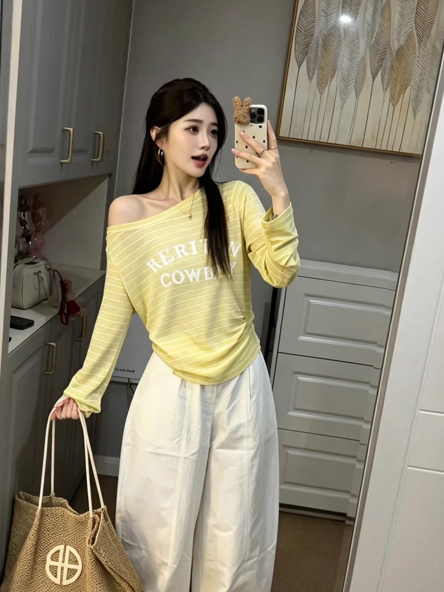 26 년 여름 새로운 비스듬한 어깨 스트라이프 알파벳 프린트 캐주얼 자외선 차단 긴팔 티셔츠 여성