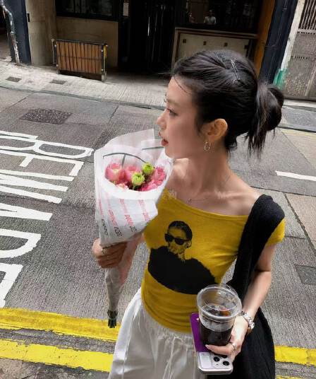 아메리칸 레트로 슈퍼 잘 생긴 핫걸 비스듬한 어깨 반팔 티셔츠 여성 여름 디자인 센스 고유 한 아름다운 다용도 오프숄더 맨위