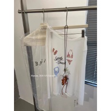 批发26夏新款宽松休闲趣味<b class='q'>比基尼</b>印花斜肩长袖T恤防晒<b class='q'>罩衫</b>女配挂件