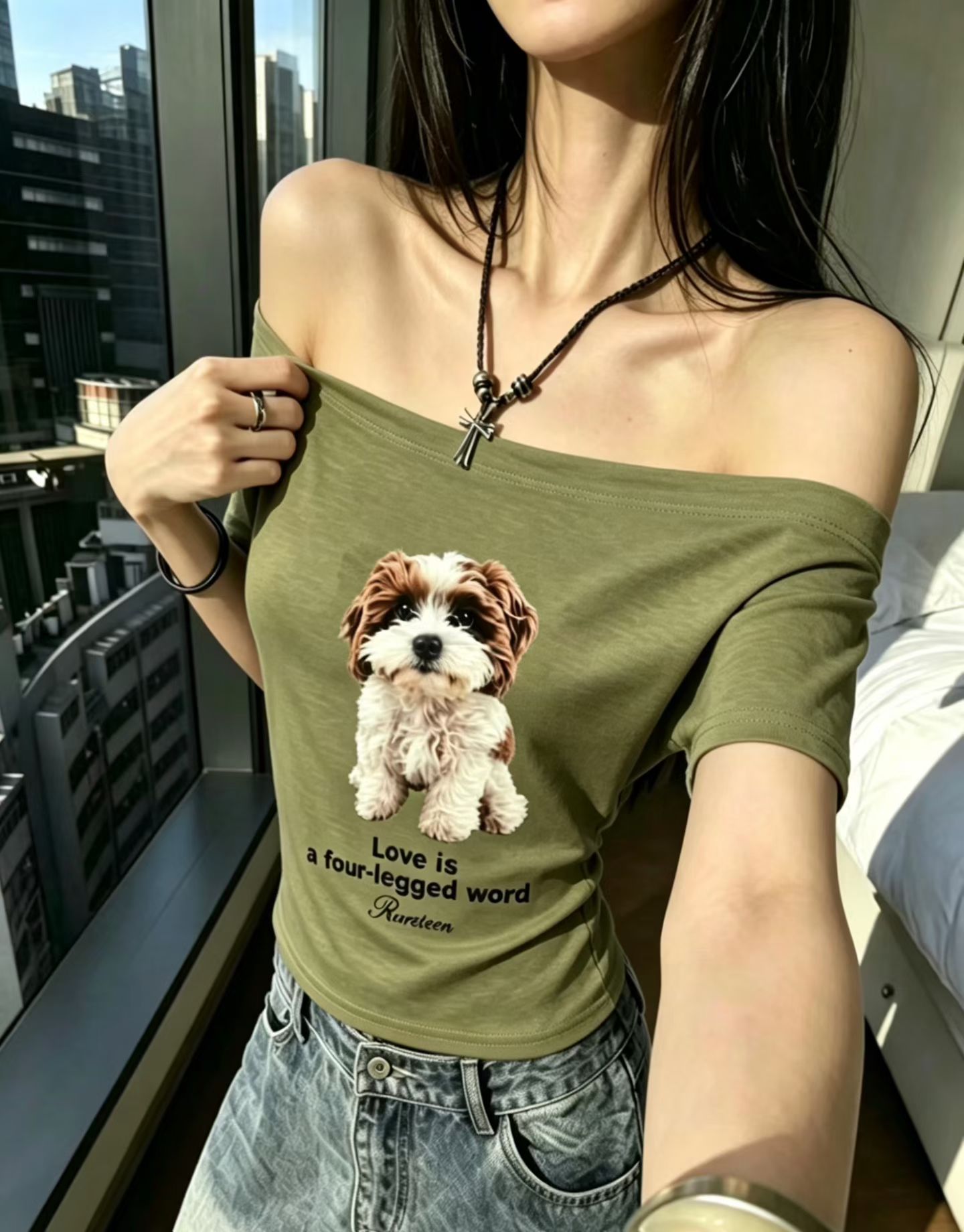 아메리칸 몸매 가꾸기 슬림해 보이는 강아지 프린트 오프숄더 반팔 티셔츠 여성 여름 새로운 비스듬한 칼라 맨위