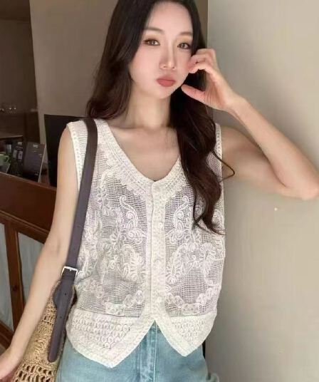 고급 센스 자수 홀로우 아웃 V넥 민소매 레이스 조끼 조끼 여자 2026 여름 새로운 루즈핏 스택 착용 맨위