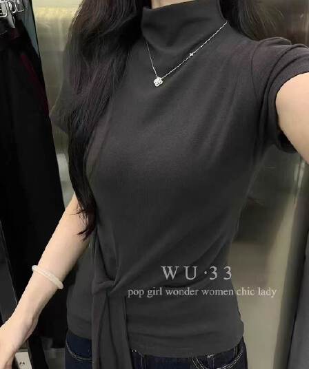 2026 이른 가을 새로운 품격 슬림해 보이는 양모 반하이넥 허리 수축 스트랩 디자인 센스 반팔 티셔츠 단색 맨위