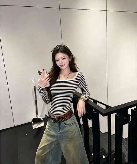2026 가을 새로운 한국 스타일 스트라이프 비스듬한 칼라 오프숄더 긴팔 티셔츠 여성 몸매 가꾸기 슬림해 보이는 나팔 소매 맨위