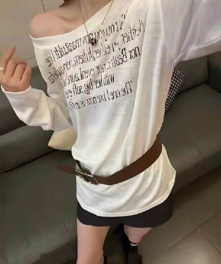 2026 이른 가을 한국 스타일 루즈핏 슬림해 보이는 다용도 알파벳 프린트 비스듬한 어깨 긴팔 티셔츠 여성 셔츠 벨트 포함