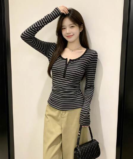 조기 가을 한국 스타일 배색 스트라이프 단추 광장 칼라 몸매 가꾸기 슬림해 보이는 다용도 긴팔 티셔츠 맨위 여성