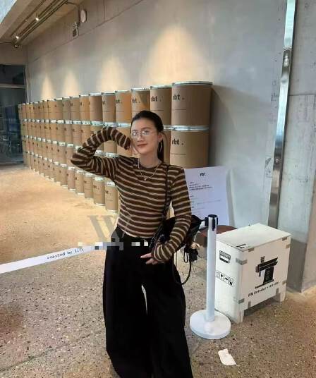 2026 이른 가을 새로운 스트라이프 라운드 넥 긴팔 티셔츠 기본 셔츠 맨위 여성