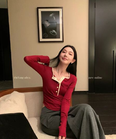 2026 이른 가을 새로운 페이크 레이어드 긴팔 티셔츠 여성 몸매 가꾸기 기본 셔츠 맨위