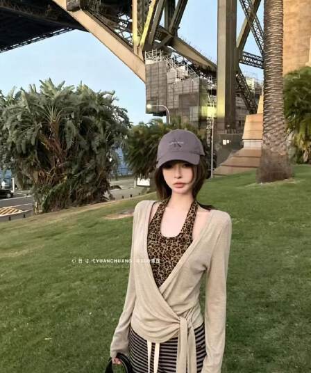 2026 가을 새로운 레오파드 무늬 행침 목 캐미솔 긴팔 스트랩 티셔츠 두 조각 여성 세트 한국 스타일 슬림해 보이는 맨위