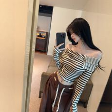 批发纯欲撞色条纹一字肩长袖T恤女春秋露肩性感内搭辣妹短款打底上衣