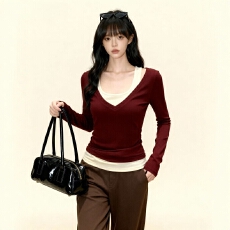 批发红色假两件长袖<b class='q'>T</b><b class='q'>恤</b>女秋冬美式复古设计感小众内搭针织打底衫上衣