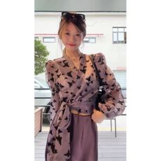 批发设计感紫色印花绑带长袖上衣女2025<b class='q'>夏季</b>时尚套装高腰半身裙两件套