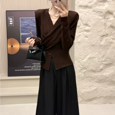 批发【徳绒1*1】法式辣妹V领褶皱设计感收腰显瘦百搭开叉保暖打底上衣