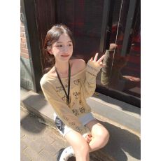 批发原版面料 卡通印花斜肩设计宽松显瘦秋季套头长袖罩衫上衣