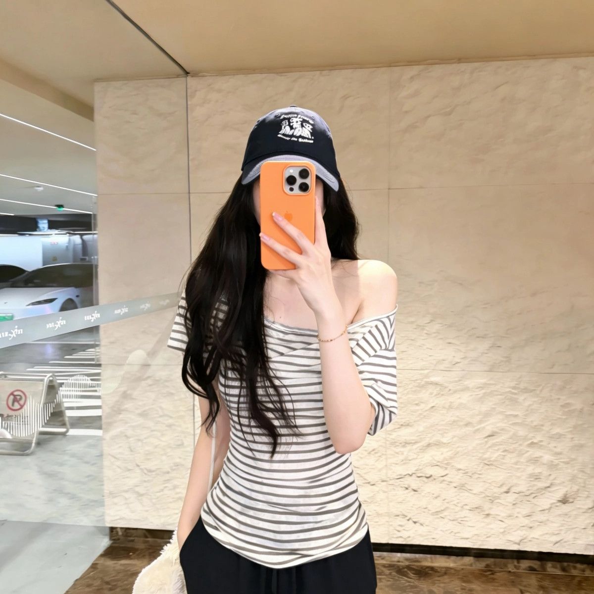 원본 눈꽃 면 컬러 짜임 기사 배색 스트라이프 비스듬한 어깨 반팔 티셔츠 여성 여름 디자인 센스 맨위