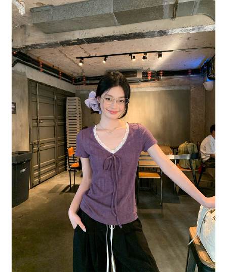 송 긍정적 인 En 보라색 V넥 레이스 스트랩 반팔 티셔츠 여성 여름 한 부서 몸매 가꾸기 슬림해 보이는 긍정적 인 어깨 다용도 작은 맨위