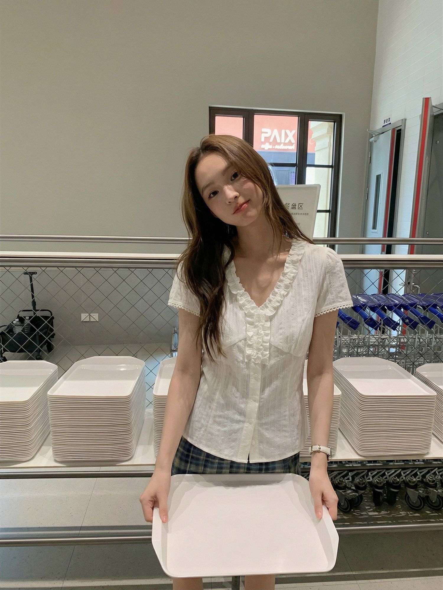 한 부서 자이언트 잘 생긴 프릴 화이트 V넥 반팔 여성 셔츠 여름 새로운 허리 수축 셔츠 맨위