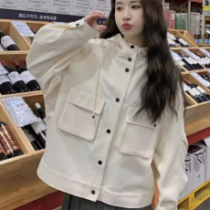 批发米白色工装外套女2026年春秋新款<b class='q'>韩版</b>小个子宽松休闲百搭连帽上衣