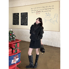 批发实拍实价~小香氛围感加厚套头卫衣+毛毛围脖+A<b class='q'>字</b><b class='q'>半身裙</b>三件套装