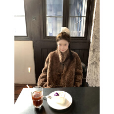 批发实拍实价~慵懒加厚小个子羊羔毛牛角扣皮毛一体外套