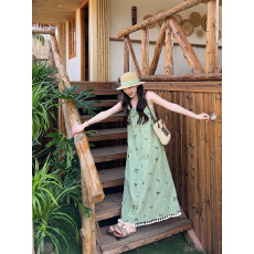 批发实拍实价~慵懒度假风设计感立体绣花流苏条纹<b class='q'>吊带</b>连衣裙